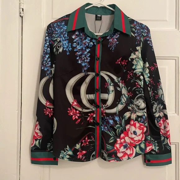 NWOT Beautifully patterned button down - Picture 2 of 6